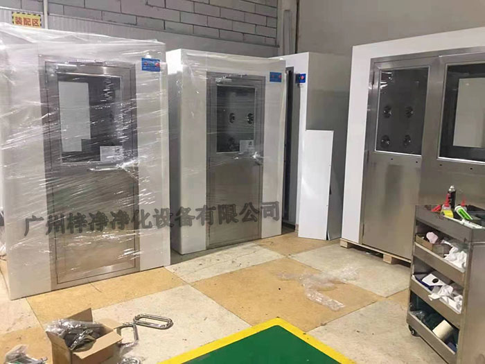風淋室的類型繁多，不同類型的風淋室適用于不同的場合和需求
