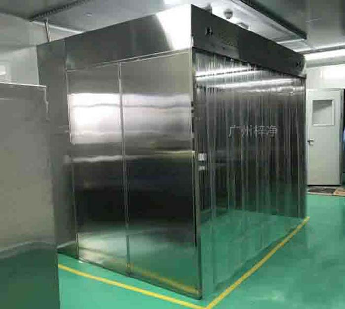 潔凈層流罩通過特殊的氣流組織，形成均勻、穩定的氣流層，確保工作區域內的空氣潔凈度。