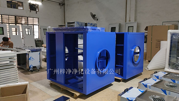 空氣過濾箱內部結構裝的初效空氣過濾器，高效空氣過濾器，風機。